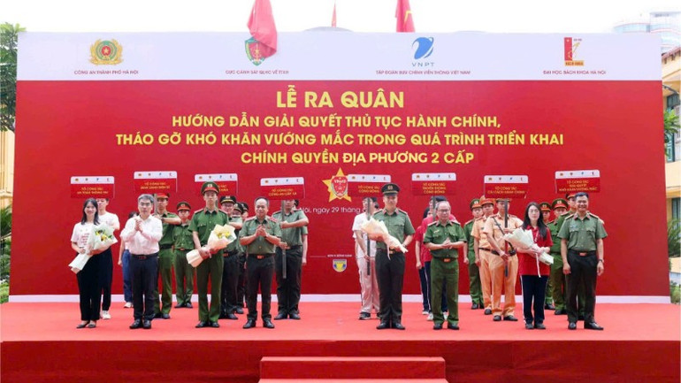Ra mắt 8 tổ công tác chuyên trách. 2-3609.jpg