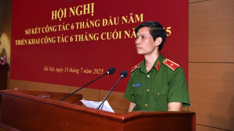 Thiếu tướng Ngô Thanh Bình phát biểu chỉ đạo tại Hội nghị sơ kết 6 tháng đầu năm 2025 do Cục Cảnh sát điều tra tội phạm về ma túy tổ chức. z6806252005467-618ab9e5d7601cabf44af8cc85eed891-8729.jpg
