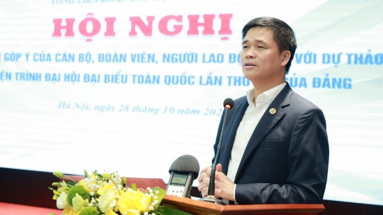 Phó Chủ tịch Tổng Liên đoàn Lao động Việt Nam Ngọ Duy Hiểu phát biểu tại Hội nghị. a-hieu120251028101113-7735.jpg