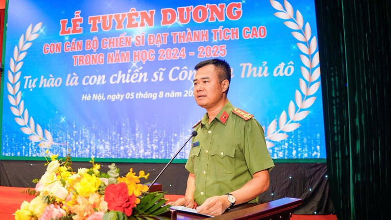 Đại tá Nguyễn Ngọc Quyền, Phó Giám đốc Công an thành phố Hà Nội phát biểu tại lễ biểu dương. z6875029413595-006458c7129838a6eb2f4dd4f0f33f0c-8690.jpg
