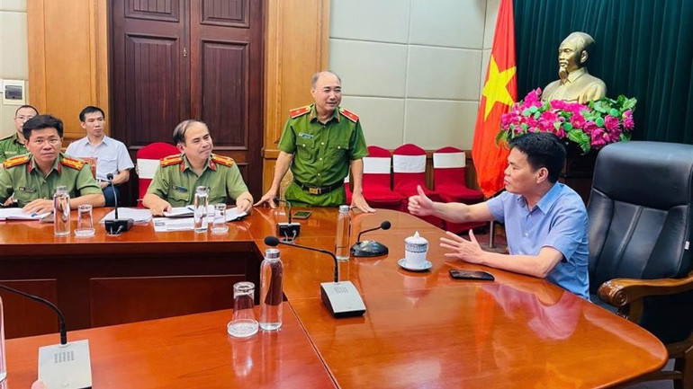 Thiếu tướng Nguyễn Đình Hoàn - Phó Cục trưởng Cục Cảnh sát phòng cháy, chữa cháy và cứu nạn, cứu hộ phát biểu. c07-9761.jpg