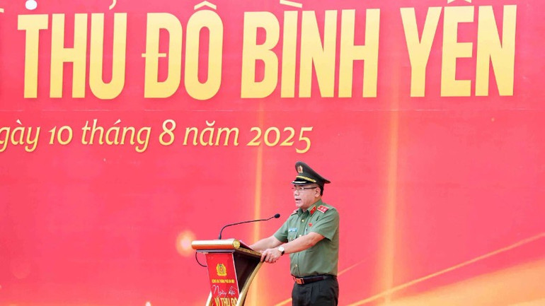 Trung tướng Nguyễn Thanh Tùng, Giám đốc Công an thành phố phát biểu tại ngày hội. z6891881820643-0c0e030696923c1bcf86cc84970a0bf6-4202.jpg