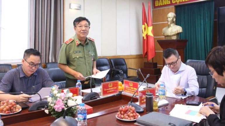 Thiếu tướng Đỗ Triệu Phong thông tin về lễ trao giải. phong1-8057.jpg