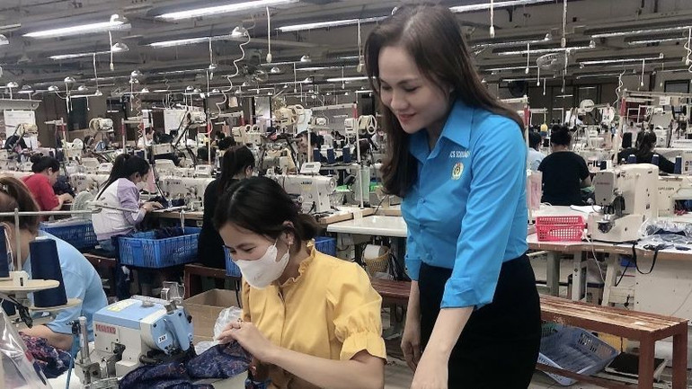 Cán bộ công đoàn sâu sát, lắng nghe tâm tư nguyện vọng của người lao động. Ảnh minh họa. cong-doan-tinh-lam-dong-nang-cao-chat-luong-can-bo-cong-doan-co-so-20240206083131.jpg