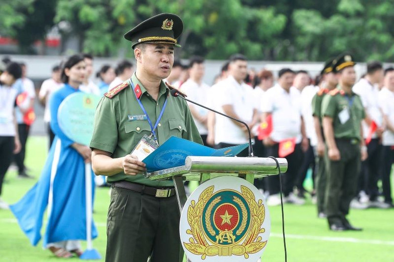 Đại tá Nguyễn Ngọc Quyền phát biểu khai mạc. img-1060.jpg