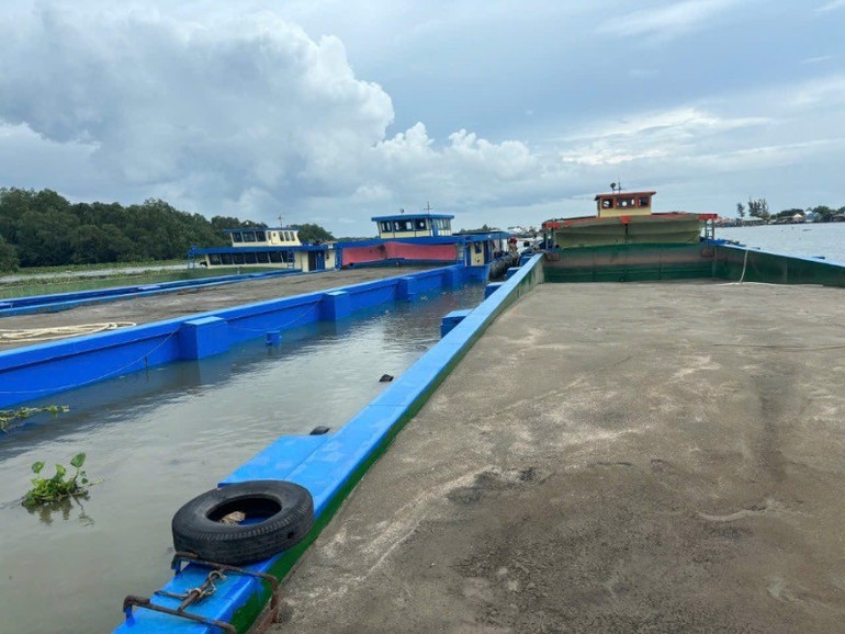 Phương tiện vi phạm bị lực lượng chức năng bắt giữ tại ngã ba Sông vàm Cỏ, Sông Soài Rạp và sông Cần Giuộc (Long An). e8b7d908-a4a6-48bf-a2c3-806429df0b31-7710.jpg