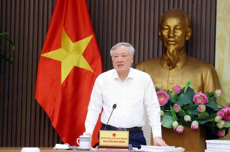 Phó Thủ tướng Thường trực Chính phủ Nguyễn Hòa Bình chủ trì cuộc họp. gen-h-z6943473814238-51afd5e942c55efac75def495181f60b-2508.jpg