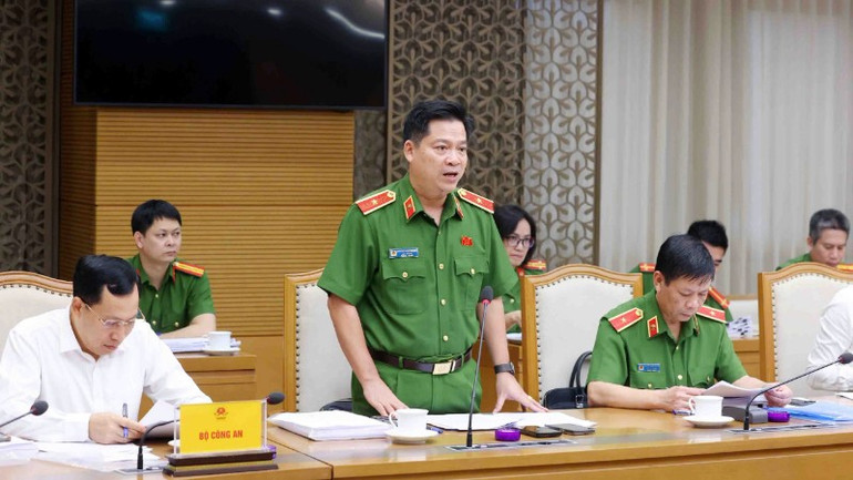 Đại diện Bộ Công an báo cáo công tác đặc xá đợt 2 năm 2025. gen-h-z6943473814260-ccf8d1d6c63b293d2a3b260e1e5989c1-2247.jpg