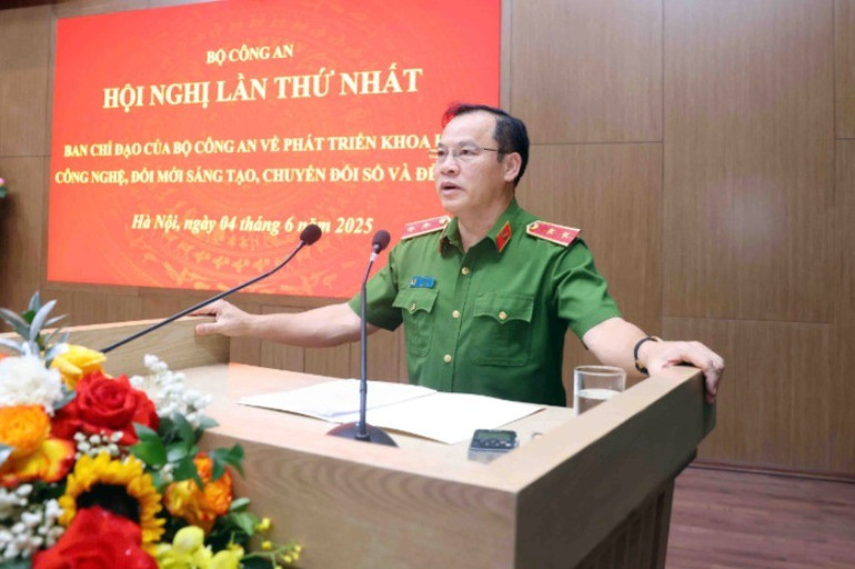 Thứ trưởng Công an Nguyễn Văn Long phát biểu khai mạc hội nghị. gen-h-z6670994360300-62d4d591f4844d54c6caf6fbc55c4d2f-7480.jpg