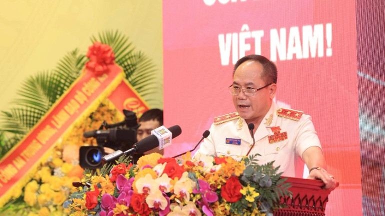 Giám đốc Công an thành phố Hà Nội, Trung tướng Nguyễn Thanh Tùng phát biểu tiếp thu, đáp từ. z6833866170444-c63fa578adfd3675bf58540542ce8265-1679.jpg