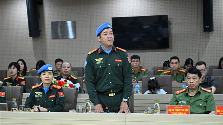 Trung tá Nguyễn Quyên Chinh phát biểu nhận nhiệm vụ. 1-nhan-nv-5334.jpg