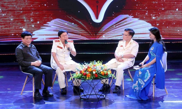Các đại biểu gặp gỡ, giao lưu tại chương trình. gen-h-b.jpg