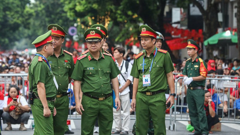 Thiếu tướng Dương Đức Hải, Phó Giám đốc Công an Hà Nội cùng chỉ huy các đơn vị chức năng thực địa sự kiện A80. 14-1169.jpg