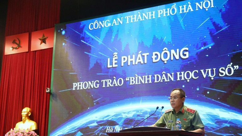 Trung tướng Nguyễn Thanh Tùng, Giám đốc Công an thành phố Hà Nội phát động phong trào “Bình dân học vụ số” trong Công an Thủ đô.. cong-an-ha-noi-phat-dong-binh-dan-hoc-vu-so-nang-cao-ky-nang-day-manh-chuyen-doi-so-toan-dien-20250715170527-8094.jpg