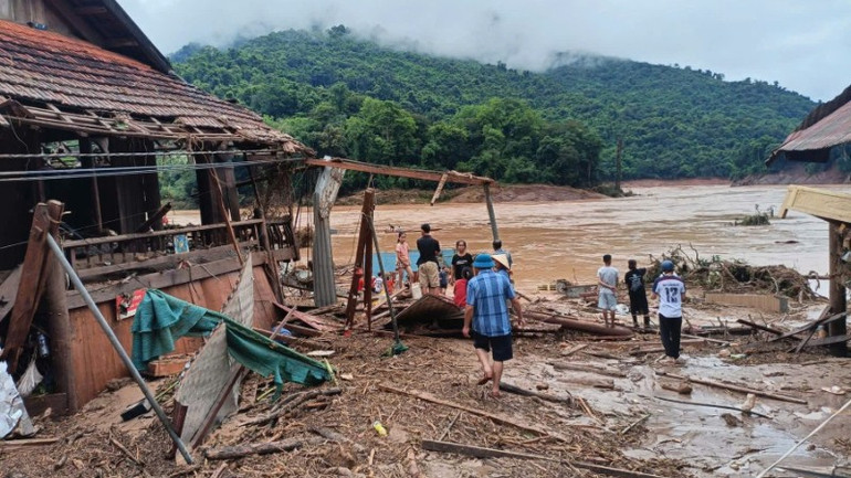 Bão lũ làm thiệt hại nhiều nhà cửa, tài sản nhân dân, trong đó có các đồn biên phòng. gen-h-z6835536542270-2a78bb12753d9b5cf6378781145577b3-4131.jpg
