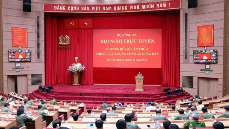 Toàn cảnh hội nghị. a21-1761540641252-7282.jpg