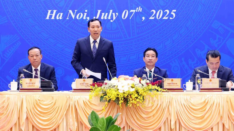 Thượng tướng Lê Văn Tuyến, Thứ trưởng Công an trả lời câu hỏi của phóng viên. z6780450489761-8bfe449327970cc88c546186224f1284-5161.jpg