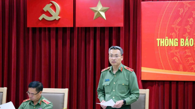Thiếu tướng Nguyễn Quốc Toản, Chánh Văn phòng, Người phát ngôn Bộ Công an chủ trì họp báo. gen-h-z6781002230999-8fe098e05841ea56839f6fe254b4b444-4629.jpg