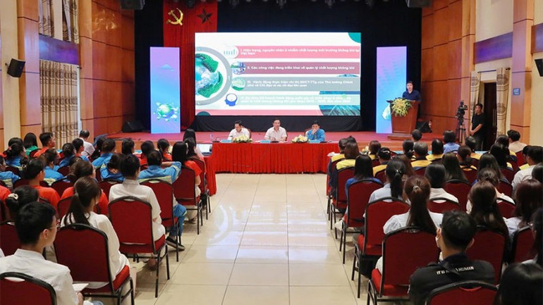 Toàn cảnh diễn đàn. dien-dan-9-01-4898.jpg