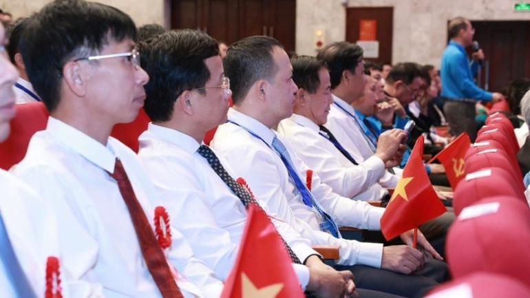 Tập thể, cá nhân điển hình tiên tiến dự Đại hội. thidua-daibieu-01-1116.jpg