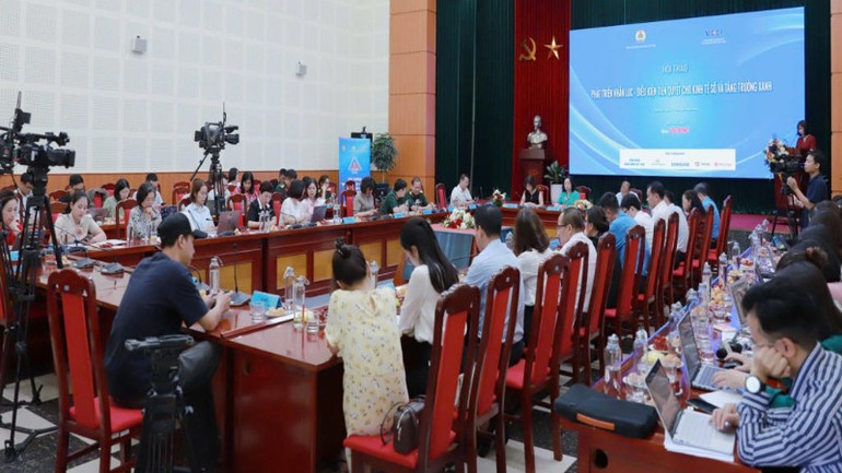 Hội thảo có sự tham gia của nhiều chuyên gia về nhân lực, chuyển đổi số, tăng trưởng xanh. gen-h-quangcanh2-102-7120.jpg