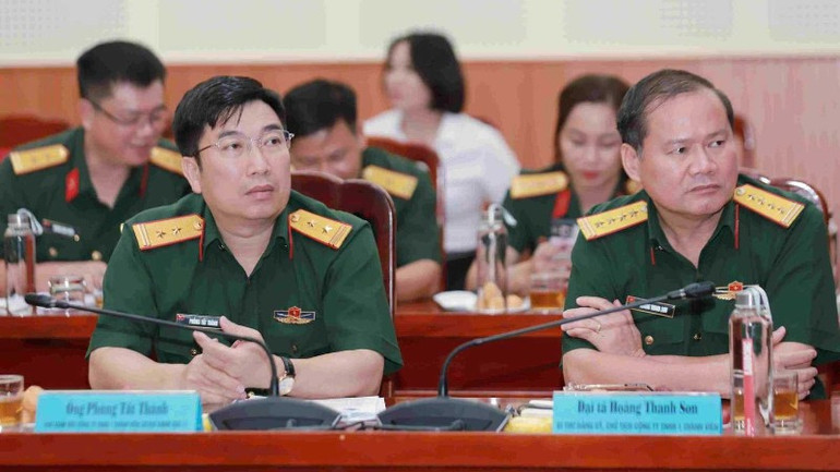 Các đại biểu dự hội thảo. gen-h-langnghe-6153.jpg