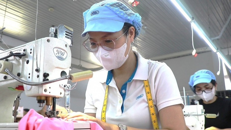 Chị Nguyễn Thị Trang, niềm tự hào của Công ty Cổ phần Dệt May Huế. anh-520251010165626-4430.jpg