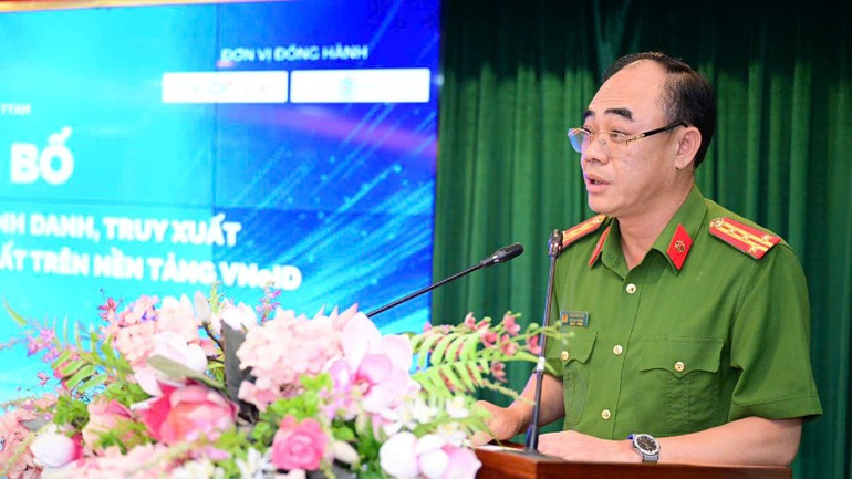Đại tá Trần Hồng Phú, Phó Cục trưởng Cục C06 phát biểu tại lễ công bố. z7123182513682-e87750a1a95bfc89837a32a3b08e9569-4932.jpg