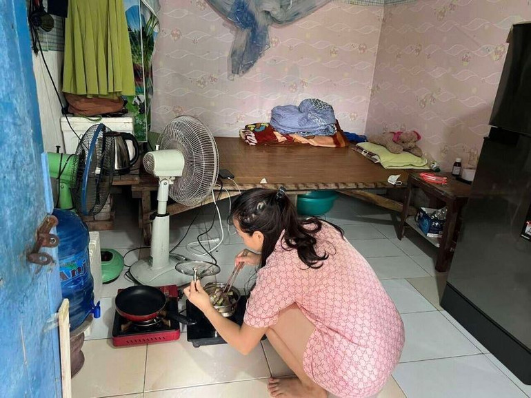 Công nhân nhập cư gặp nhiều khó khăn trong cuộc sống do chi phí và giá thuê nhà trọ ngày càng cao. (Ảnh: Minh Hương) cong-nhan-khu-cong-n-4101.jpg