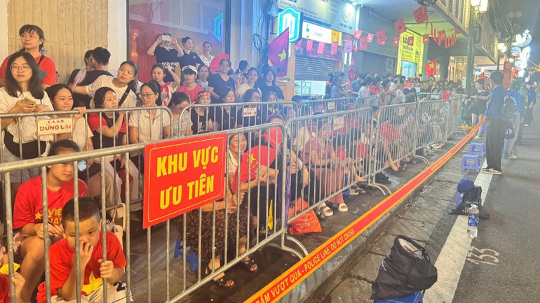 Hành động thiết thực thể hiện tinh thần tri ân sâu sắc với những đóng góp to lớn của các thế hệ đi trước. z6956370540913-59581d1d7475c63addfdca1ae01ead47-9286.jpg