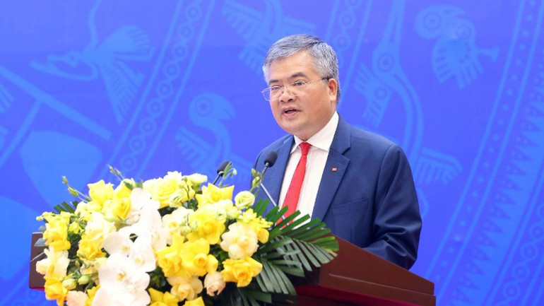 Phó Chủ nhiệm Văn phòng Chủ tịch nước, Trợ lý Chủ tịch nước Cấn Đình Tài phát biểu tại họp báo. gen-h-1-1835.jpg
