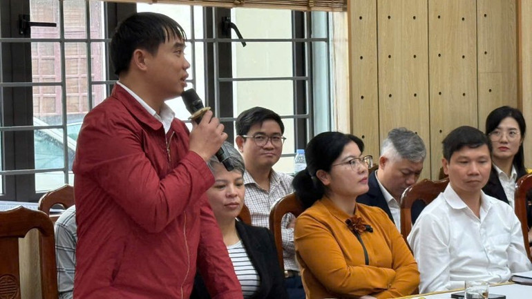 Các ý kiến nhằm đưa giải pháp tháo gỡ những "điểm nghẽn" về cơ chế chính sách cho sự phát triển của làng nghề. gen-h-z7174421096268-7994189e2dd576e8d8382b5d8c37a106-9114.jpg