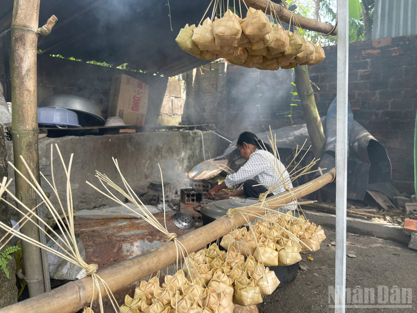 Bánh Kà Tum mang đậm dấu ấn văn hóa của người Khmer. (Ảnh: Hoàng Lê)