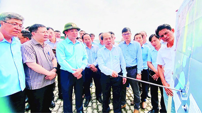 Lãnh đạo Ủy ban nhân dân tỉnh Lâm Đồng cùng với sở, ngành, doanh nghiệp xem xét tháo gỡ khó khăn tại dự án Khu công nghiệp Sơn Mỹ 1.