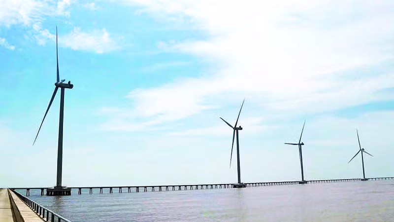 Dự án điện gió ven biển xã Vĩnh Hải, thành phố Cần Thơ tạo nguồn năng lượng sạch phát triển kinh tế. (Ảnh THẠCH HỒNG)