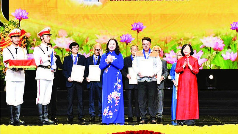 Kỹ sư Lưu Hoàng Phương được trao danh hiệu Công dân Thủ đô ưu tú năm 2025.