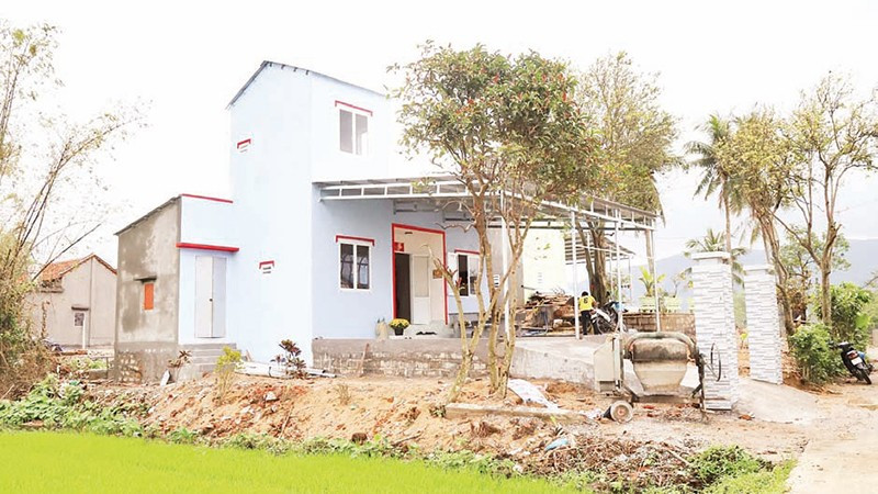 Ngôi nhà mới được tỉnh hỗ trợ xây dựng cho anh Trần Chủ Nghĩa ở thôn Phú Hữu, xã Hòa Thịnh.