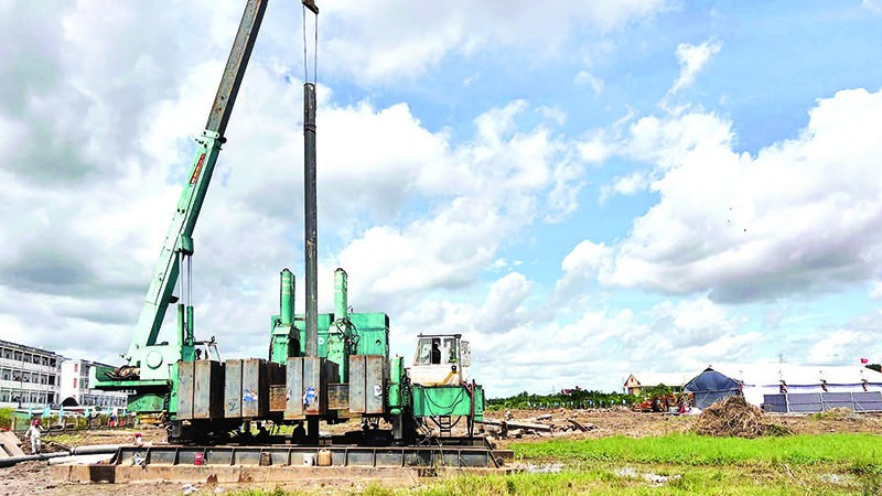 Dự án nhà ở xã hội Công đoàn tại Khu công nghiệp Giao Long (xã Giao Long, tỉnh Vĩnh Long) được khởi công xây dựng vào tháng 9/2025.