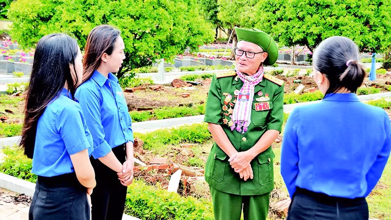 Tham dự lễ Tri ân là dịp để thế hệ trẻ hiểu hơn về sự hy sinh của thế hệ cha anh.