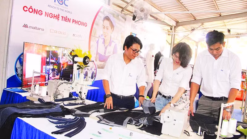 Doanh nghiệp ngành dệt may Thành phố Hồ Chí Minh tích cực đổi mới công nghệ để nâng cao năng lực cạnh tranh trên thị trường xuất khẩu toàn cầu.
