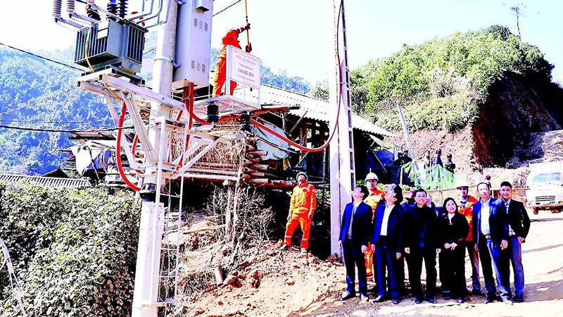 Đóng điện thôn Vàng On, xã Hùng Lợi, tỉnh Tuyên Quang.