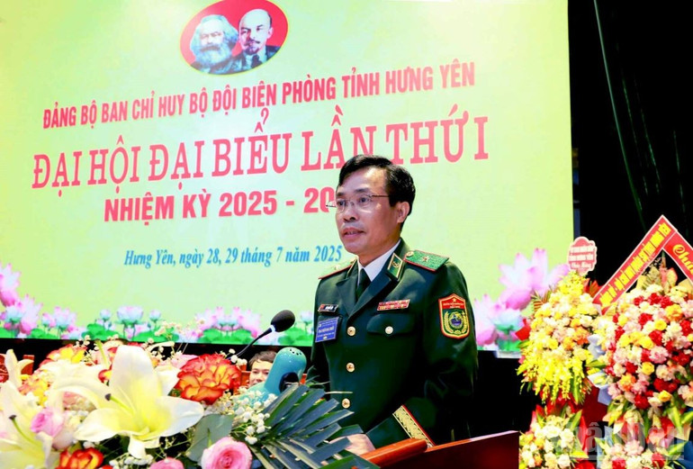 Thiếu tướng Vũ Quốc Ân, Phó Chính ủy Bộ đội Biên phòng, phát biểu chỉ đạo tại Đại hội. ndo_br_4.jpg