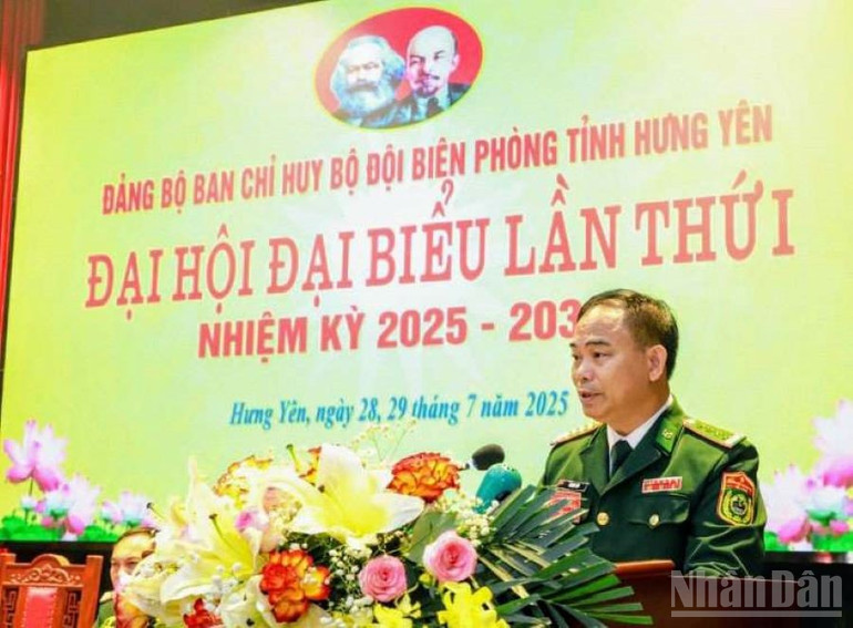 Đại tá Vũ Kim Tấn, Bí thư Đảng ủy, Chính ủy Ban Chỉ huy Bộ đội Biên phòng tỉnh Hưng Yên, đọc báo cáo chính trị. ndo_br_1-5517.jpg