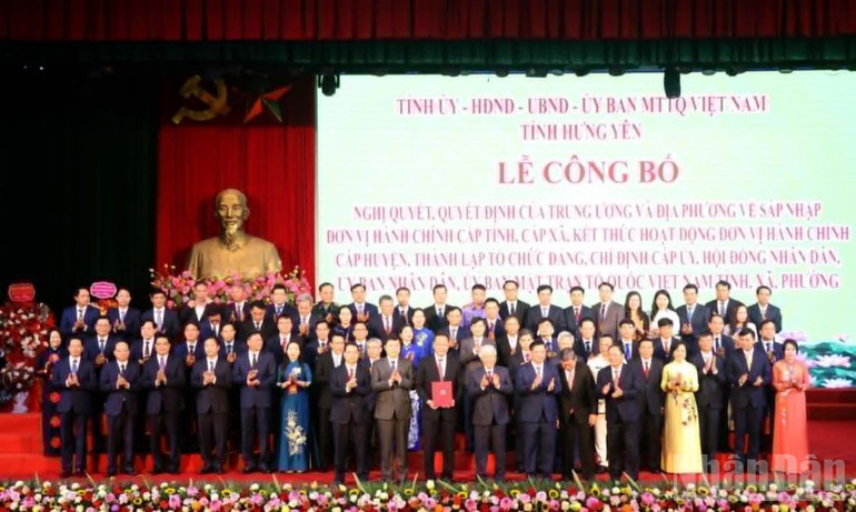 Ra mắt Ban Chấp hành Đảng bộ tỉnh Hưng Yên mới. ndo_br_4.jpg