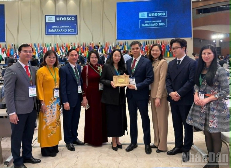 Đoàn đại biểu tỉnh Hưng Yên gặp gỡ, trao đổi với phái đoàn Hàn Quốc. ndo_br_1.jpg