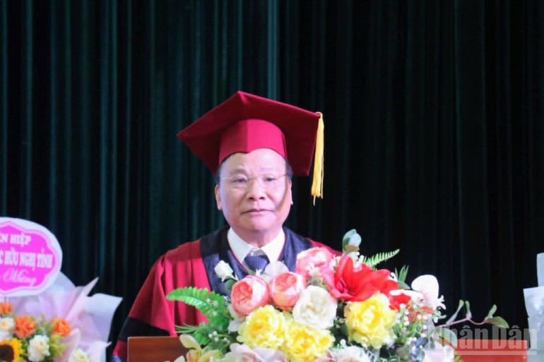 Phó Giáo sư, Tiến sĩ Nguyễn Duy Cường, Hiệu trưởng nhà trường phát biểu ý kiến. ndo_br_3.jpg