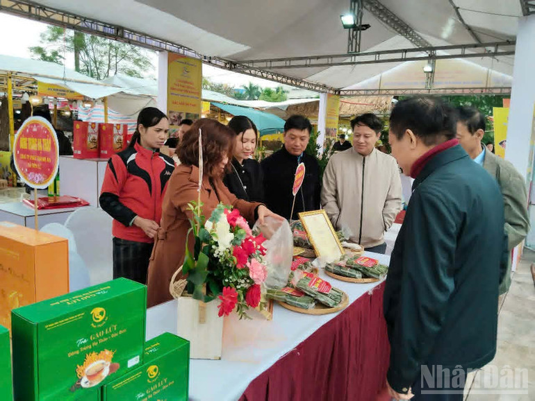 Khu trưng bày sản phẩm OCOP tỉnh Hưng Yên. ndo_br_3.jpg