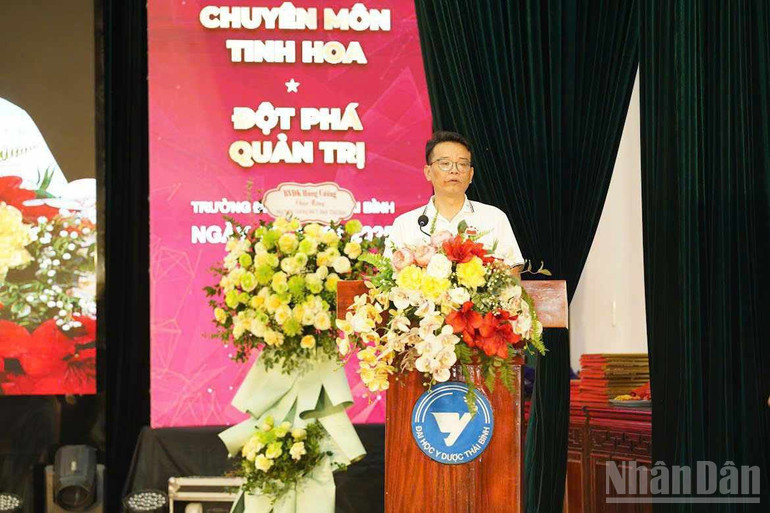 Bác sĩ chuyên khoa 2 Dương Văn Bảo, Chủ tịch Cộng đồng Nha khoa Việt cho hay, hiện tổ chức có hơn 8.000 hội viên là các bác sĩ nha khoa trên khắp cả nước. ndo_br_7.jpg