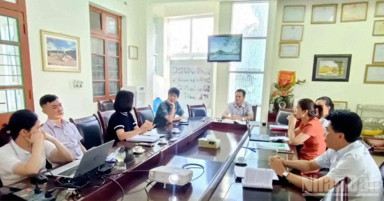 Cán bộ, lãnh đạo Chi cục An toàn vệ sinh thực phẩm tỉnh Hưng Yên làm việc với Báo Nhân Dân chung quanh vụ việc đáng tiếc này. ndo_br_download.jpg