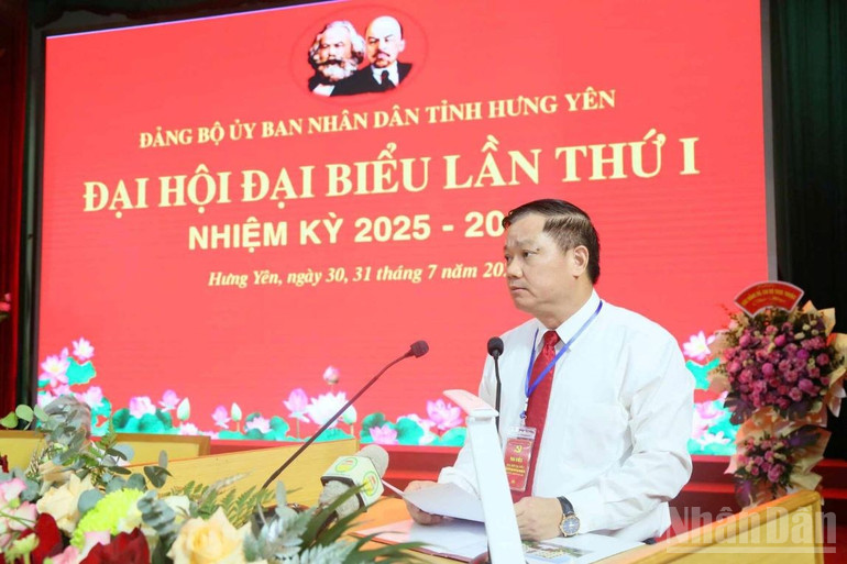 Đồng chí Nguyễn Khắc Thận, Chủ tịch Ủy ban nhân dân tỉnh , Bí thư Đảng bộ Ủy ban nhân dân tỉnh Hưng Yên phát biểu ý kiến. ndo_br_4-7799.jpg